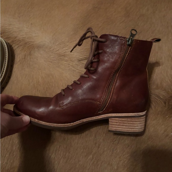 Quality leather boots size 7! Brand is kork ease - Picture 4 of 6